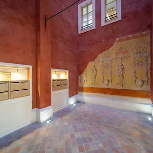 https://chaleureux-t3-vieux-port-2-salles-de-bains-marseille.fr-provencehotel.com